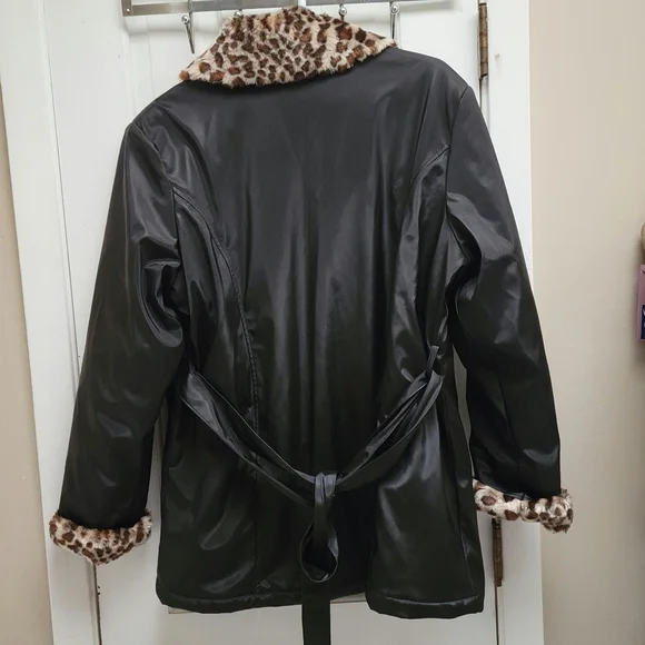 New Women's Christine Modern Thompson Faux Fur Leopard Winter Coat Size LARGE.